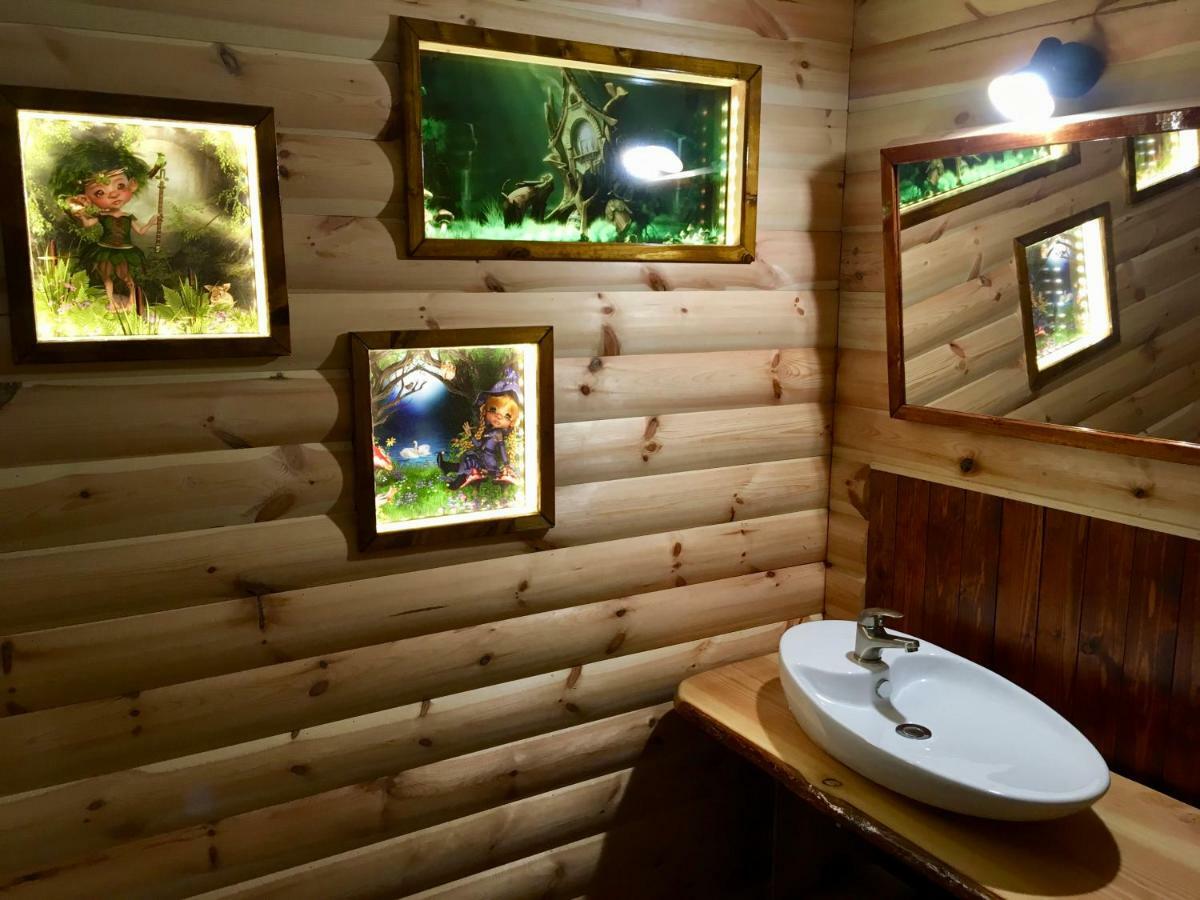 Holzhaus Trollbluemchen Am Wald Und See นอยรุพพิน ภายนอก รูปภาพ