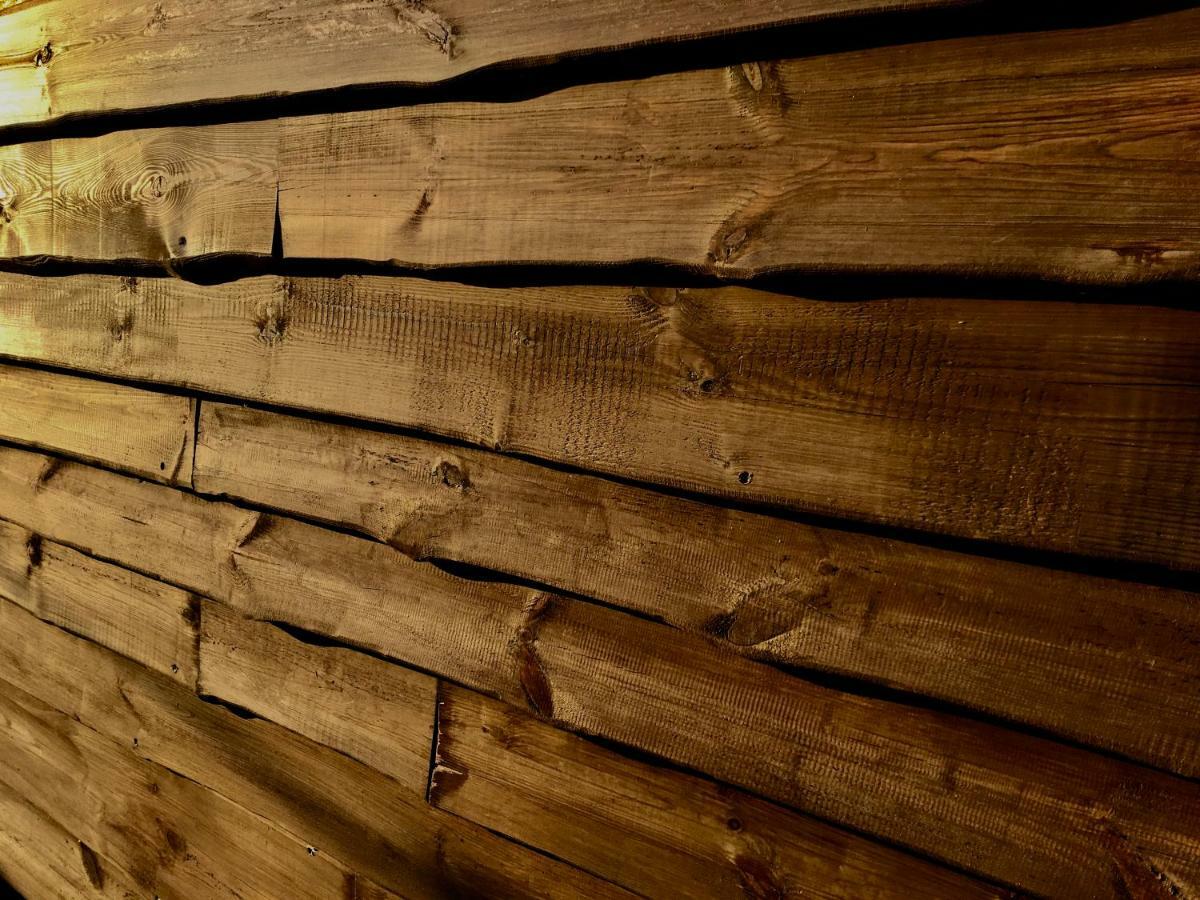 Holzhaus Trollbluemchen Am Wald Und See นอยรุพพิน ภายนอก รูปภาพ