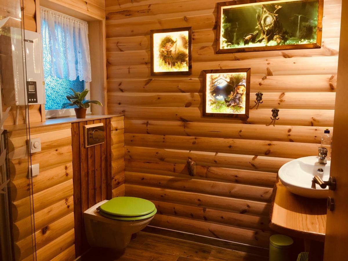 Holzhaus Trollbluemchen Am Wald Und See นอยรุพพิน ภายนอก รูปภาพ